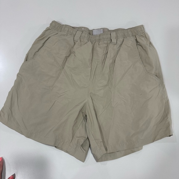 Columbia Beige Flat Front Elastic Waist Fishing Shorts Relaxed Fit Size Medium - Picture 1 of 3